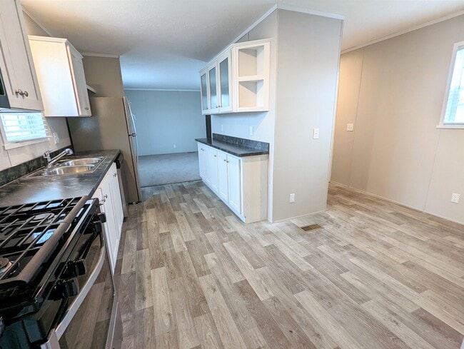 Building Photo - 710 Oregon St