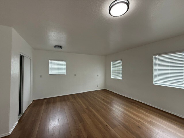 Building Photo - 9404 S Figueroa St