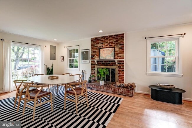 Building Photo - 7525 Cayuga Ave