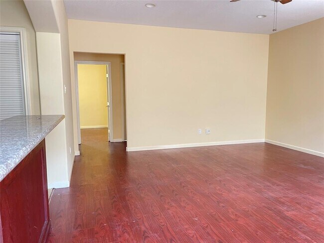 Building Photo - 815 Kiley Dr