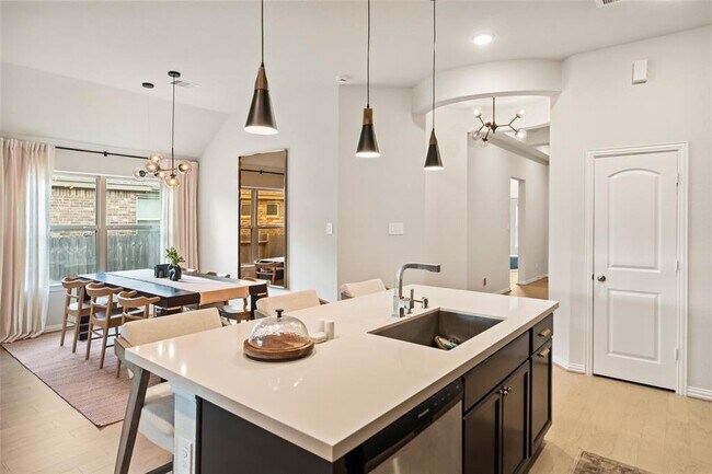 Building Photo - 531 Carina Gaze Dr