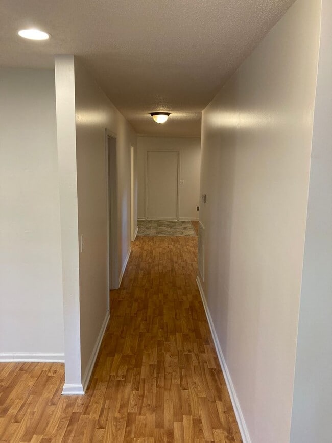 Building Photo - 224 Couper St NE