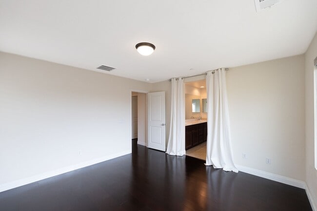 Building Photo - Beautifully Maintained 3 Bed, 2.5 Bath Home in Prime RiverPark Location