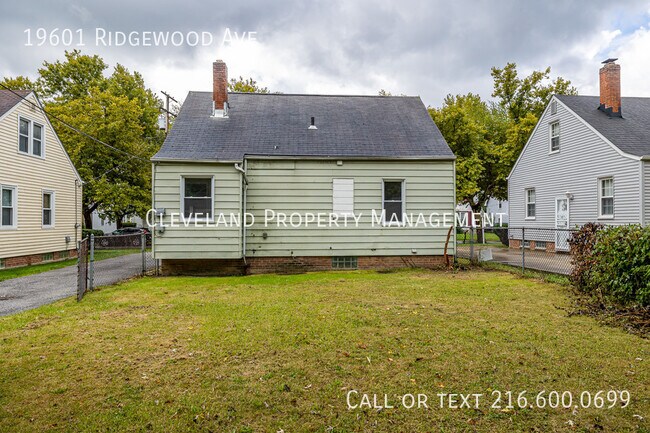 Building Photo - 19601 Ridgewood Ave