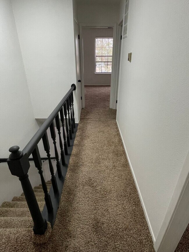 Building Photo - 3 BEDROOM CONDO BY UNT