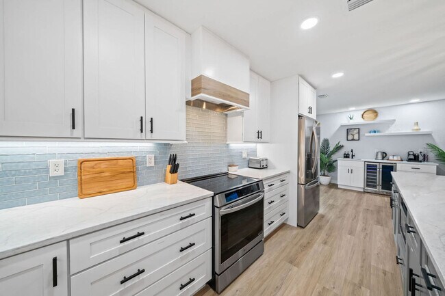 Building Photo - 115 Esther Dr