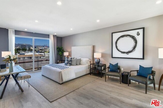 Building Photo - 1002 N Hudson Ave