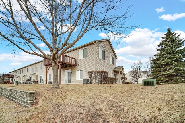 Building Photo - 2325 Summerlin Dr