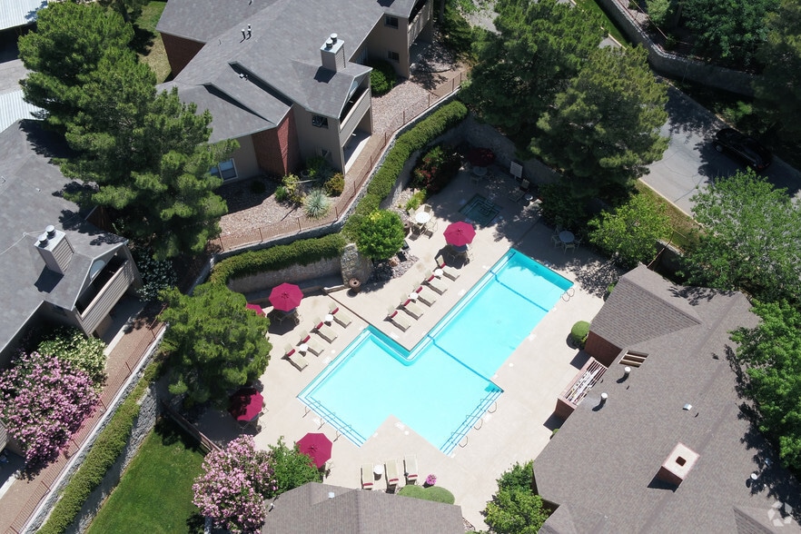 Building Photo - The Pointe