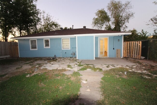 Building Photo - 6631 Castlebay Dr