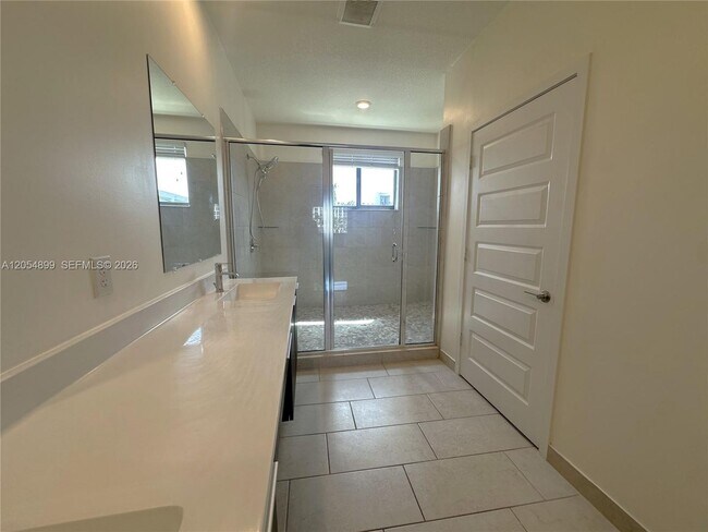 Building Photo - 4713 NW 84th Ct