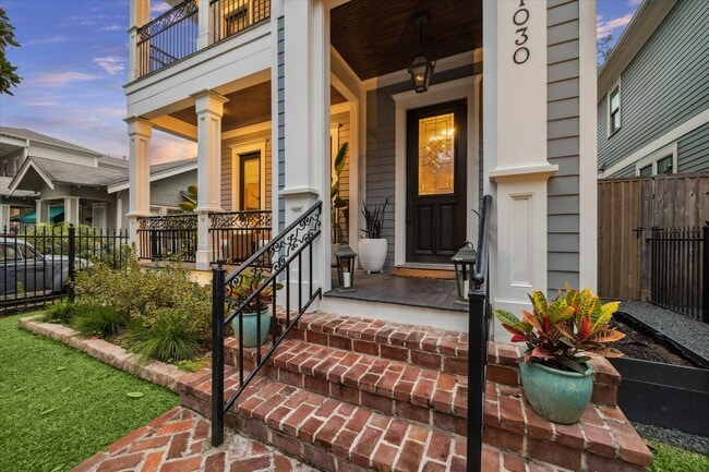 Building Photo - 1030 Waverly St