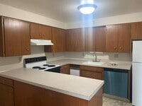 Building Photo - 305 La Villa Dr