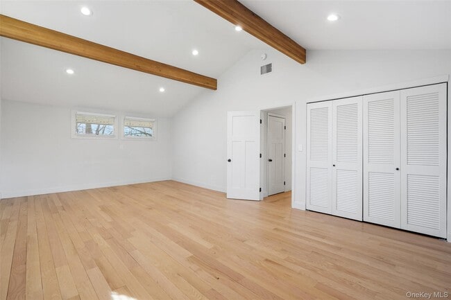 Building Photo - 12 Flintlock Ridge Rd