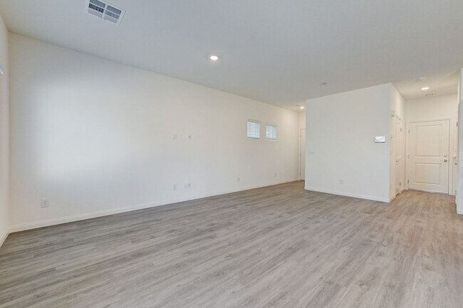 Building Photo - Newly Built 4 bedrooms in Cadence