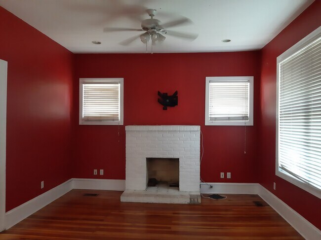 Living - 1430 Queen City Ave