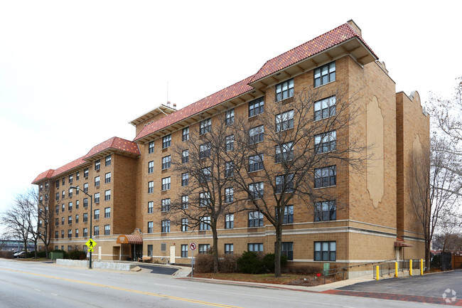 Building Photo - Carroll Tower