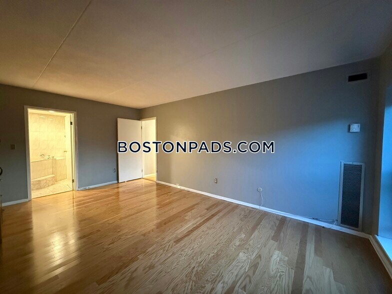 Building Photo - 50 Broadlawn Park