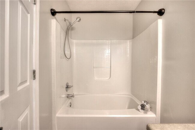 Building Photo - 178 Colton Dr