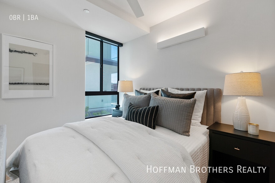 Building Photo - 3688 Overland Ave