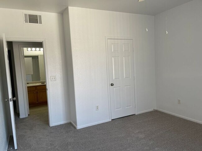 Building Photo - Spacious 3-Bedroom Condo in Guard-Gated Community with Garage