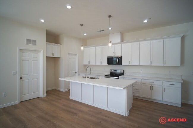 Building Photo - Brand New Home In Tehachapi!