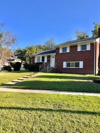 Building Photo - Beautiful 4 BR + den 2 FB home in corner lot!