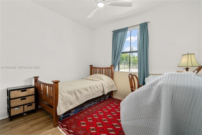 Building Photo - 1023 NW 100th Ave