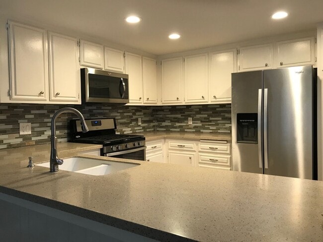 Building Photo - Spacious and Ready to Enjoy in Green Brier! A gated community.