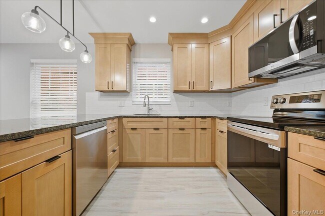 Building Photo - 71 N Main St