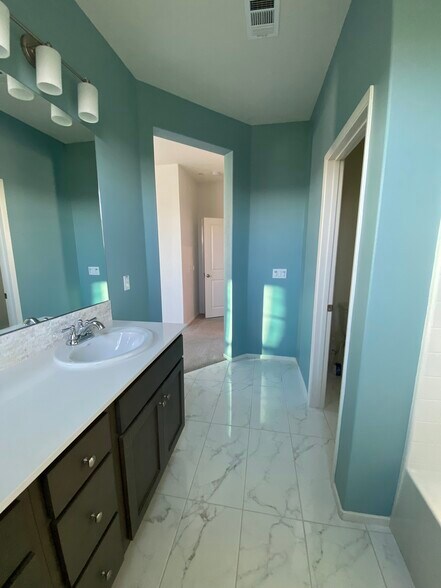 master bathroom - 1266 Santa Victoria Rd
