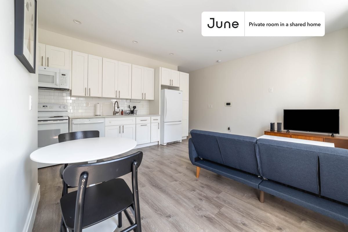 Building Photo - Room in Shared 2 bed/1 bath home