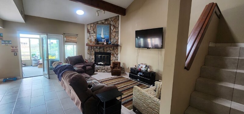 Building Photo - 1305 Capri Dr