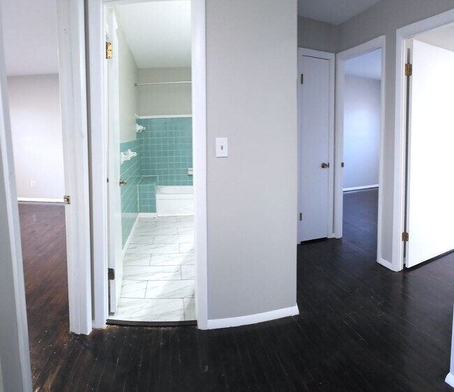 Building Photo - 24496 Clareshire Dr
