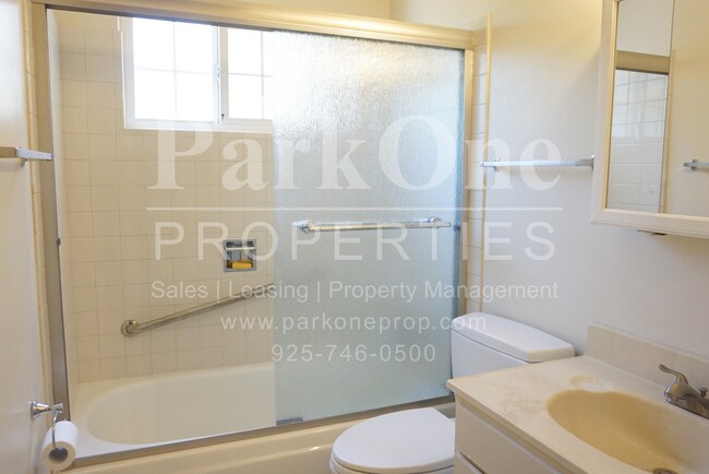 Building Photo - Beautiful 4-Bedroom Single Family Home with Spacious Yard | Great Location