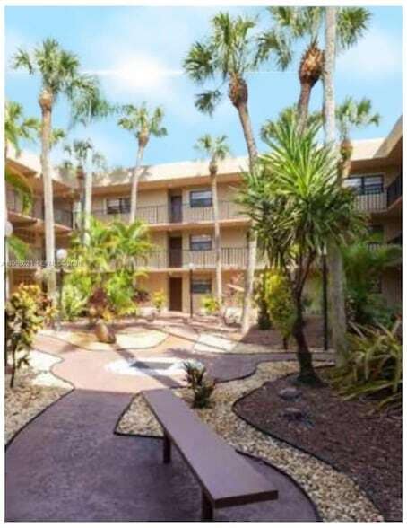 Building Photo - 10835 SW 112th Ave