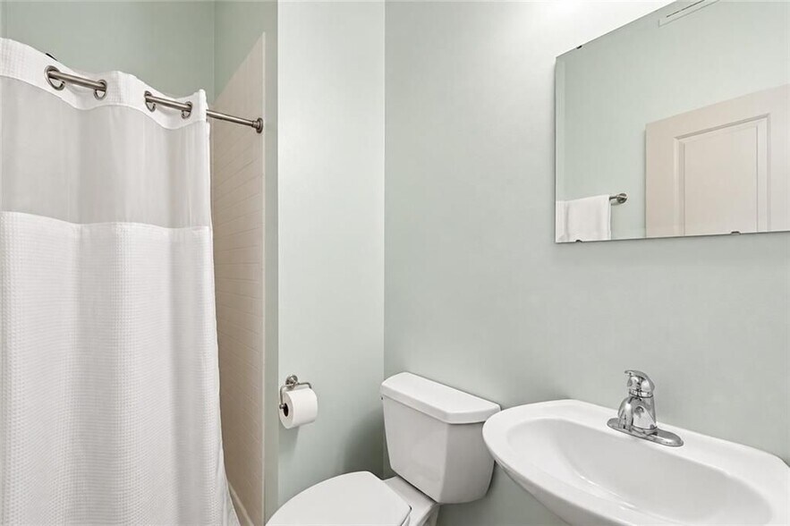 Building Photo - 62 Orange St