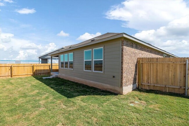 Building Photo - 425 Escondido Cir