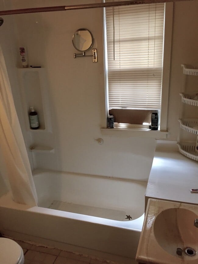 Building Photo - Available August 2026 - Affordable 2 Bedroom Home w/ Lots of Space in Mt Washington!