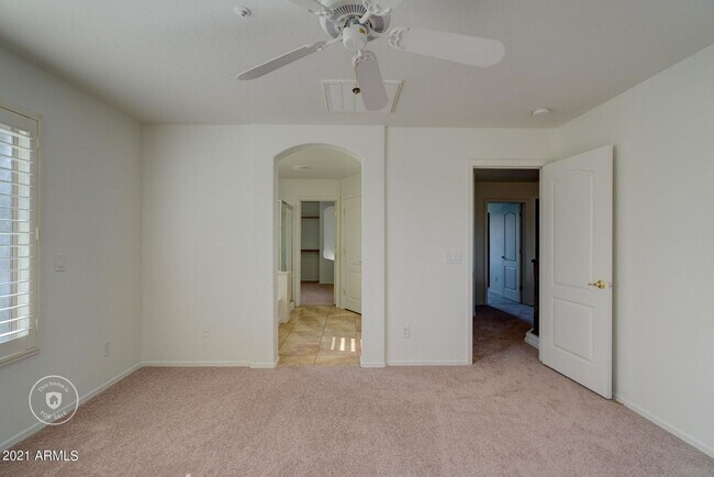 Building Photo - Gorgeous 4 Bed 3 Bath 3 Car home in Peoria with community Pool