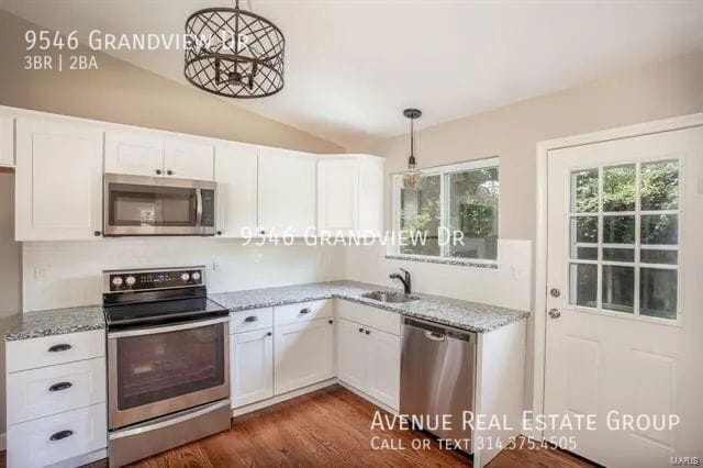 Building Photo - 9546 Grandview Dr