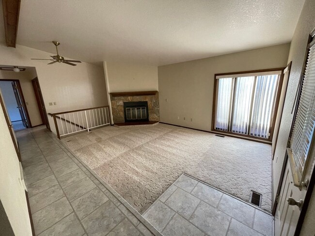 Building Photo - Spacious Condo in West Billings with a tennis court, basketball court & pool!
