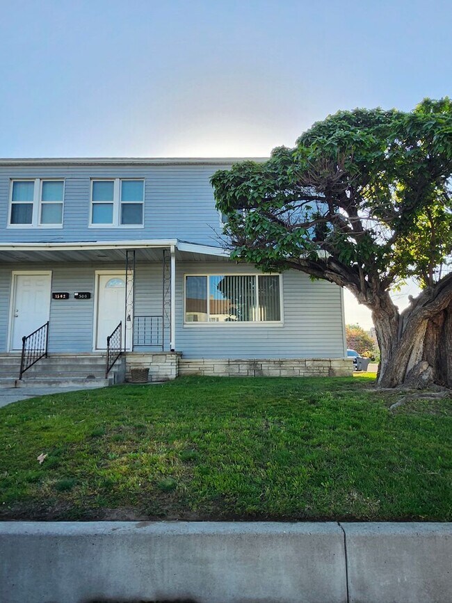 Building Photo - Pet Friendly, Fully Fenced Richland Duplex!