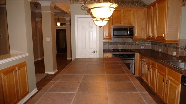 Building Photo - 4823 Cypress Spring Dr