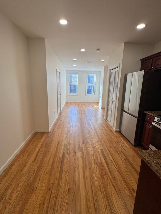 Building Photo - 142 Webster Ave