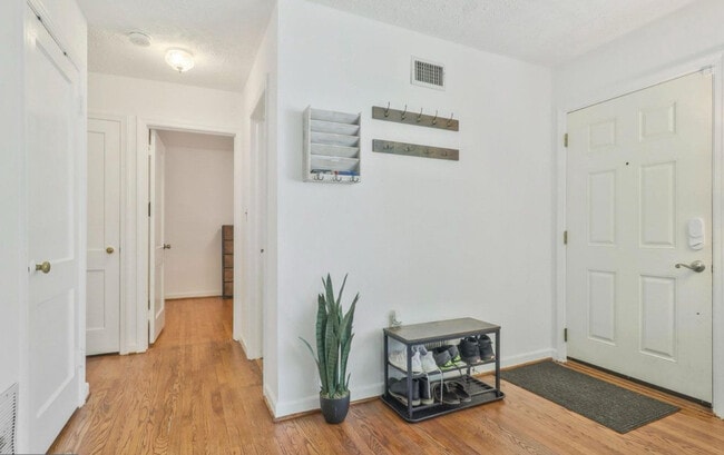 Building Photo - 5006 Cheyenne Pl