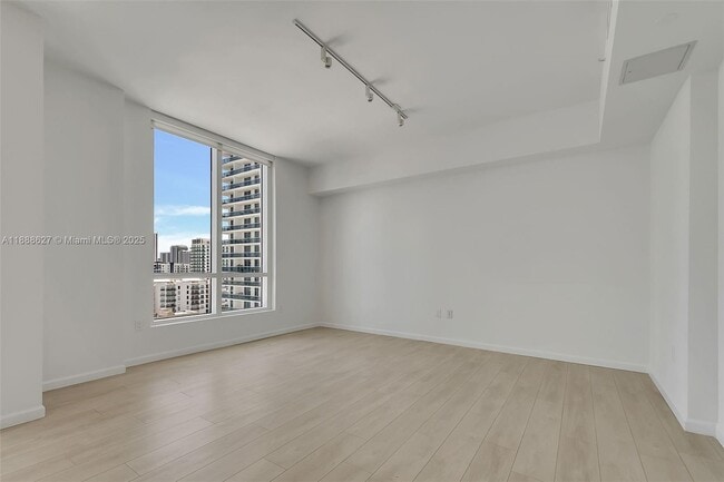 Building Photo - 601 NE 27th St