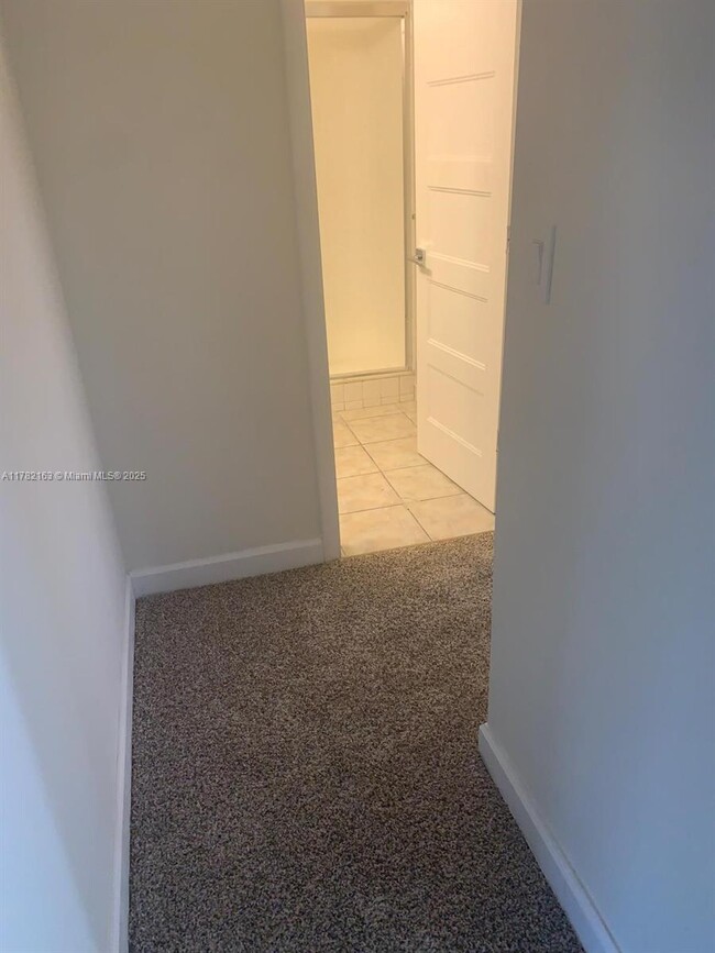 Building Photo - 8735 Ramblewood Dr