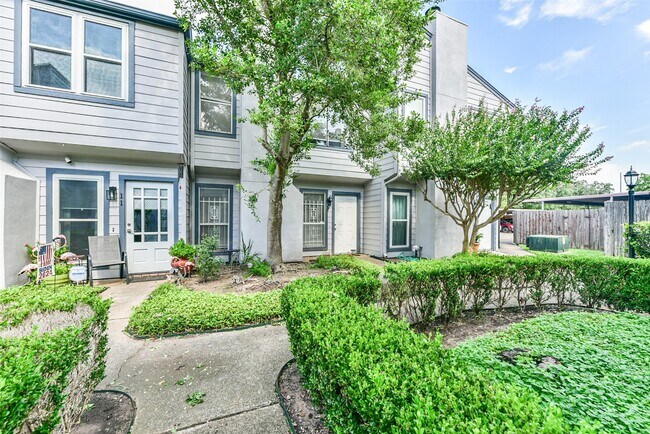 Building Photo - 5917 Fairdale Ln