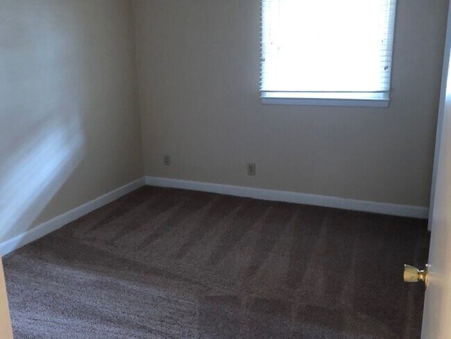 Building Photo - Nice 2BR/1.5BA Condo with golf course view!!